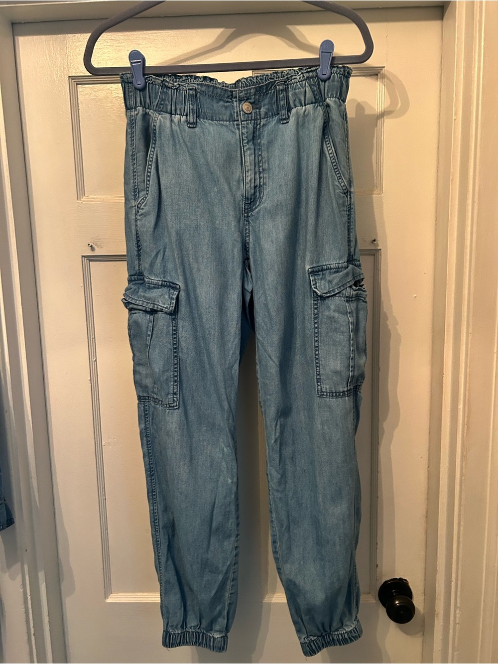 American Eagle Outfitters Light Blue Relaxed Cargo Jogger Jeans size 4 regular